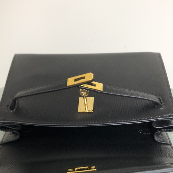 #719 COPY- Black tote - Picture 8 of 14